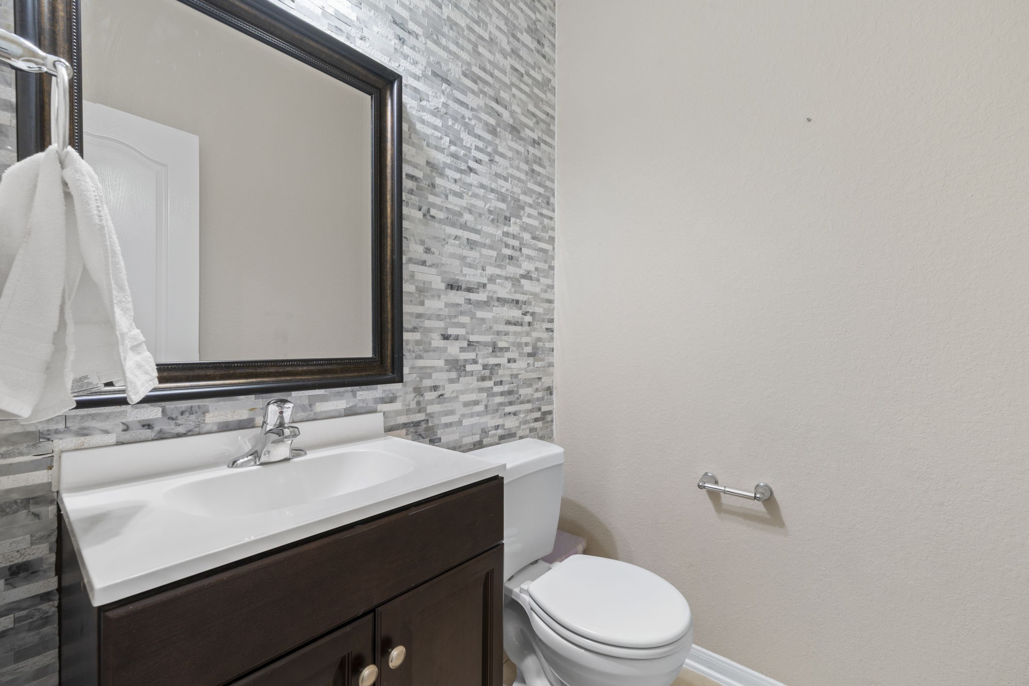 9431 Thurber Ridge Drive Spring, TX 77379 - Photo 8 of 44 Hallway half bath