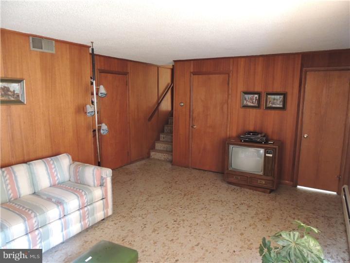 1132 Harriett Road Huntingdon Valley, PA 19006 - Photo 11 of 21 Family Room