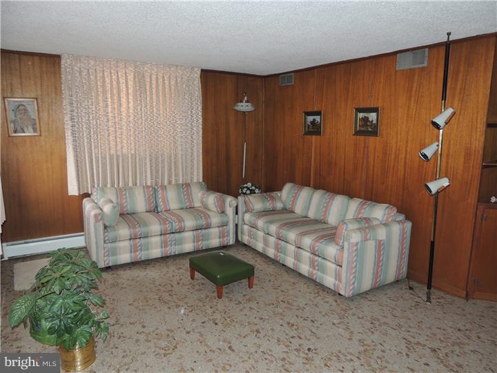1132 Harriett Road Huntingdon Valley, PA 19006 - Photo 12 of 21 Family Room
