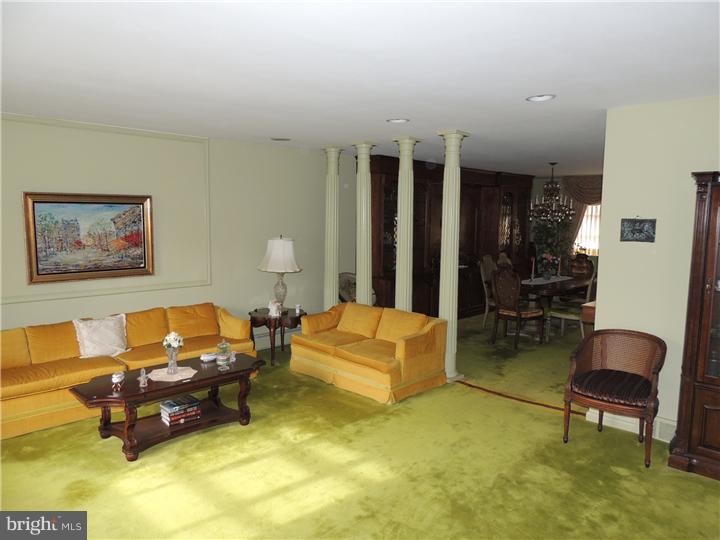 1132 Harriett Road Huntingdon Valley, PA 19006 - Photo 5 of 21 Living Room