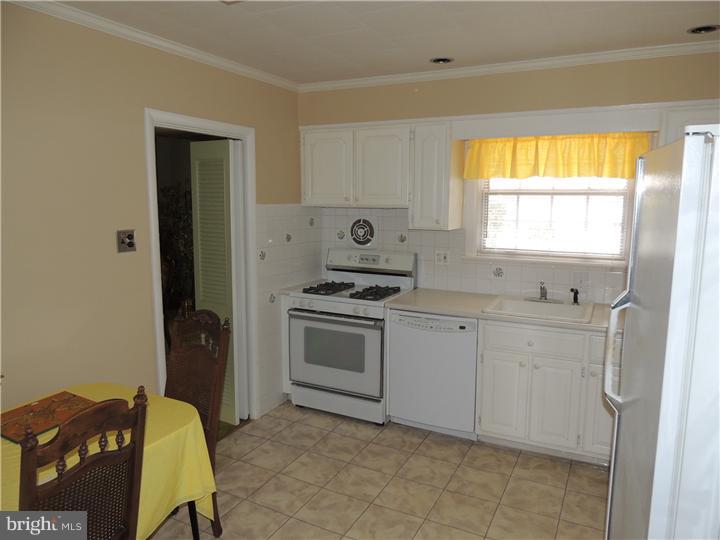 1132 Harriett Road Huntingdon Valley, PA 19006 - Photo 9 of 21 Kitchen