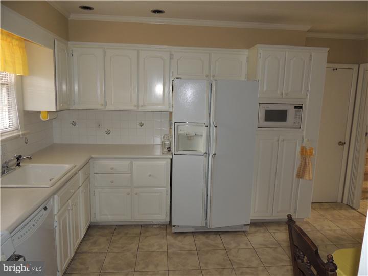 1132 Harriett Road Huntingdon Valley, PA 19006 - Photo 10 of 21 Kitchen
