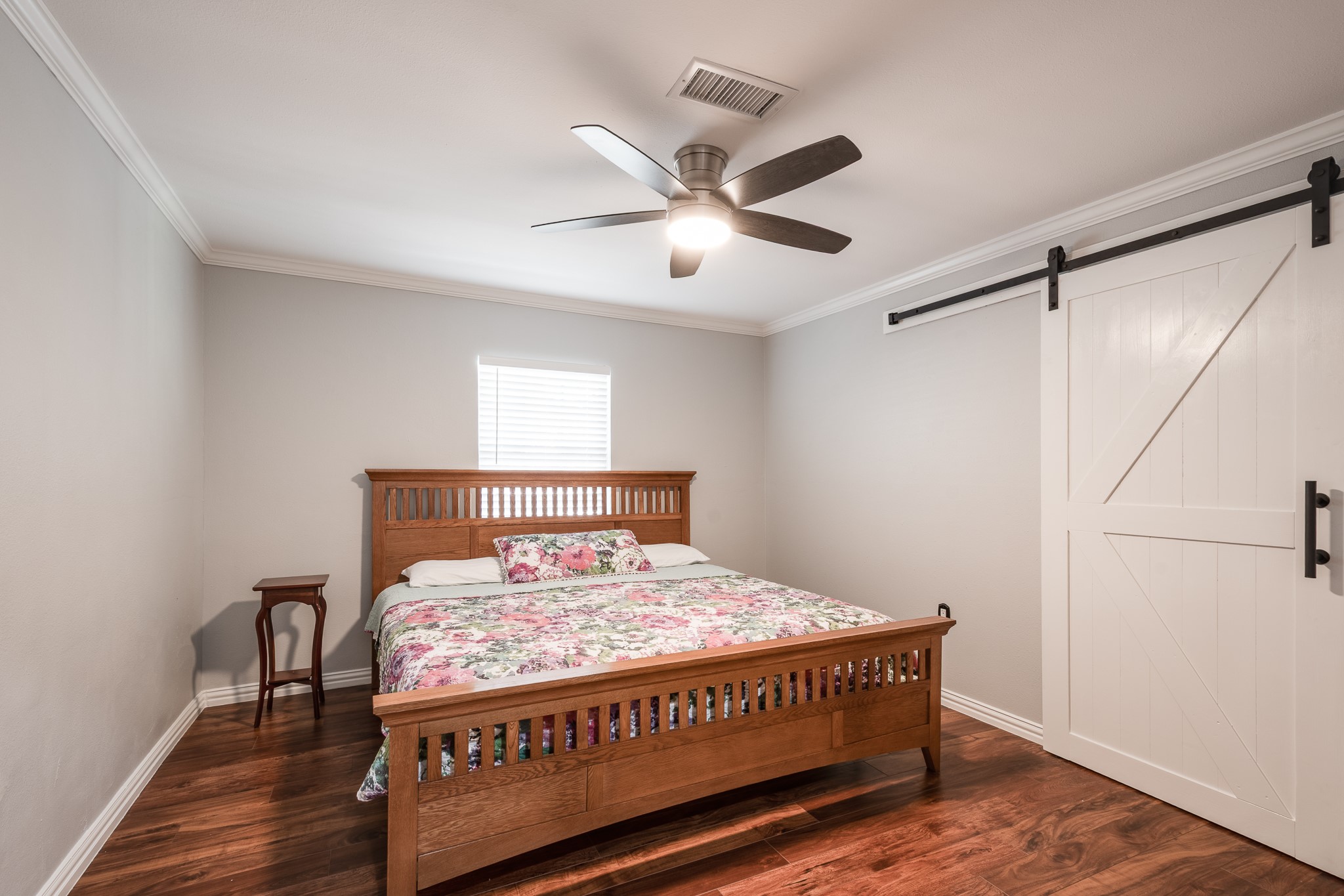 11620 Fostoria Road Cleveland, TX 77328 - Photo 19 of 26 a bedroom with a bed and a table in it