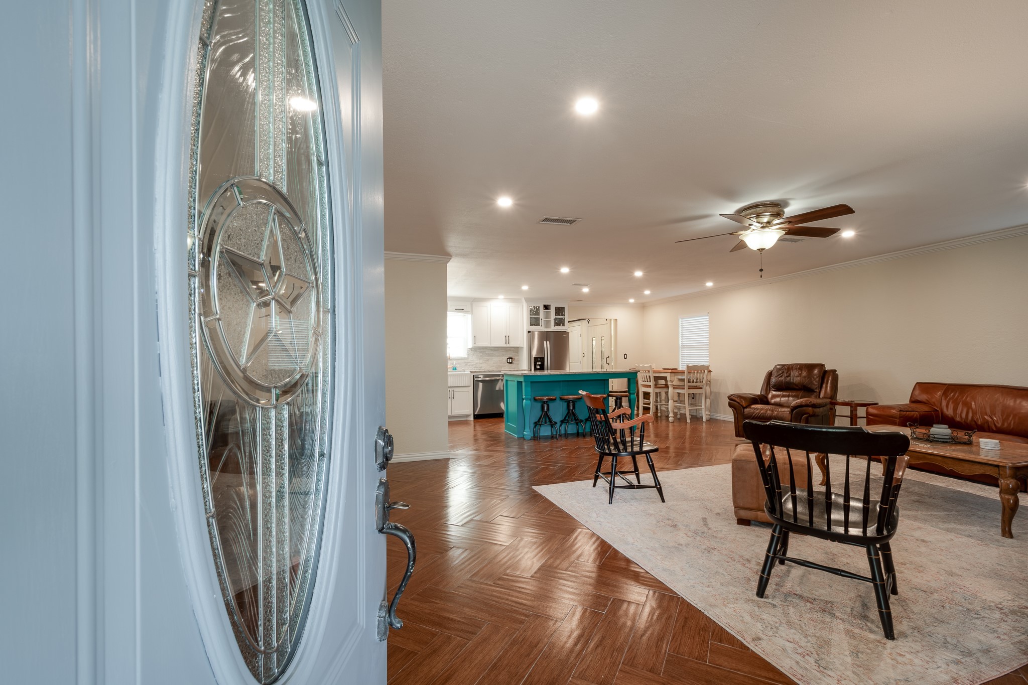 11620 Fostoria Road Cleveland, TX 77328 - Photo 5 of 26 a dining room with furniture and entryway