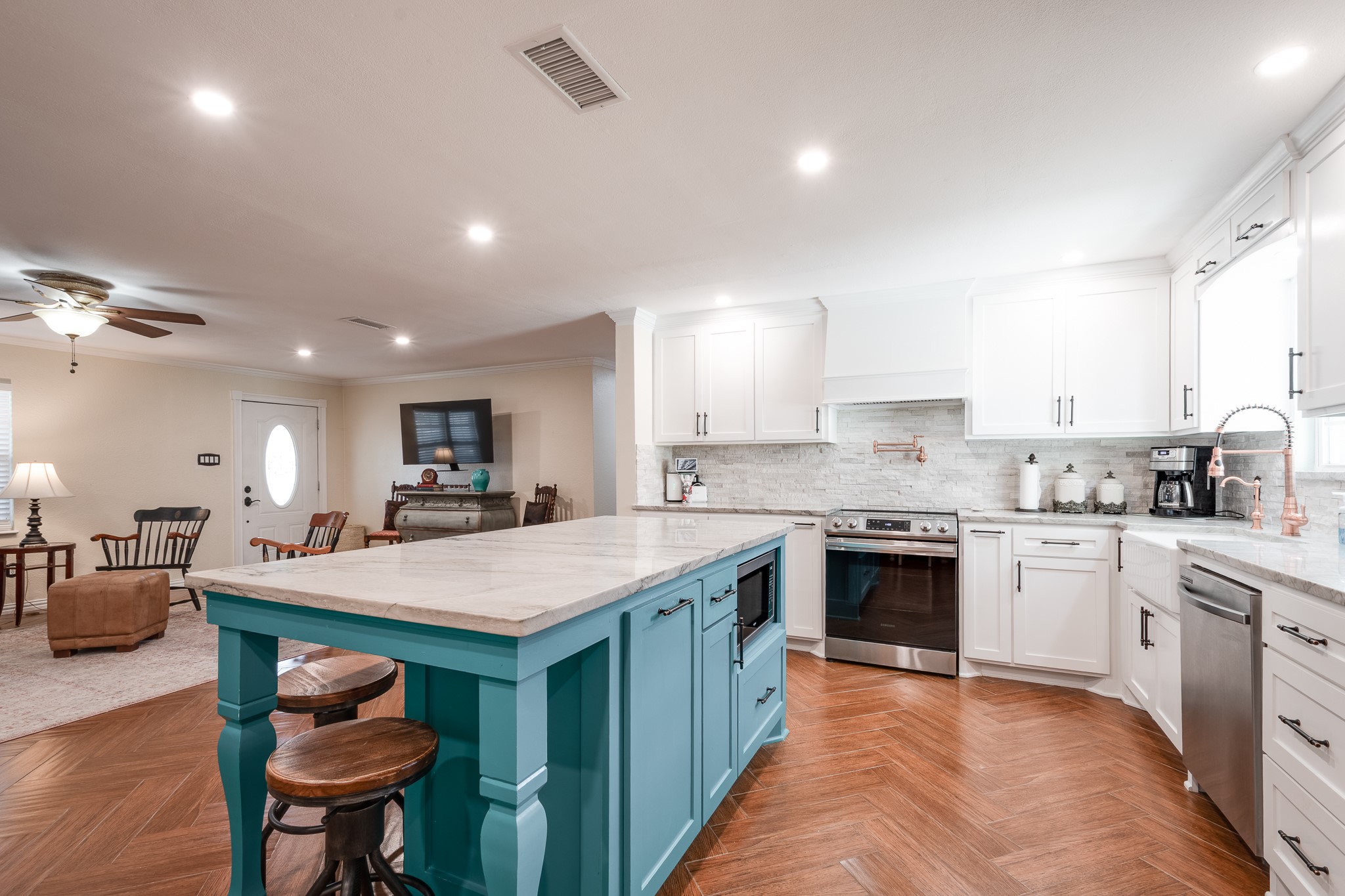 11620 Fostoria Road Cleveland, TX 77328 - Photo 8 of 26 a large kitchen with cabinets table and chairs