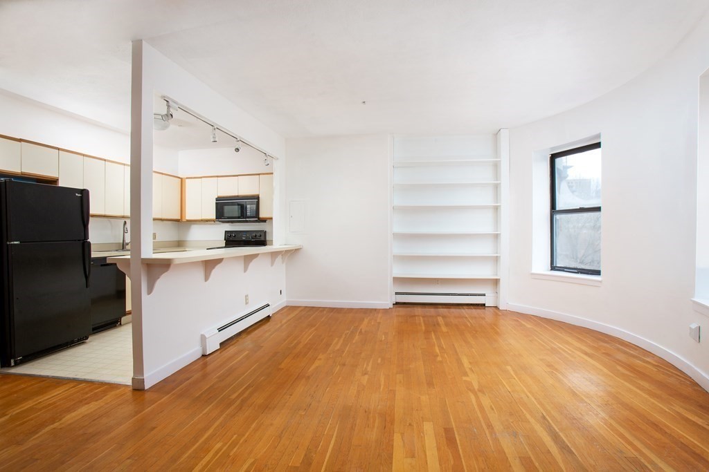 28 Worcester Square, Unit 4 Boston, MA 02118 - Photo 3 of 7 a view of a kitchen with microwave and cabinets