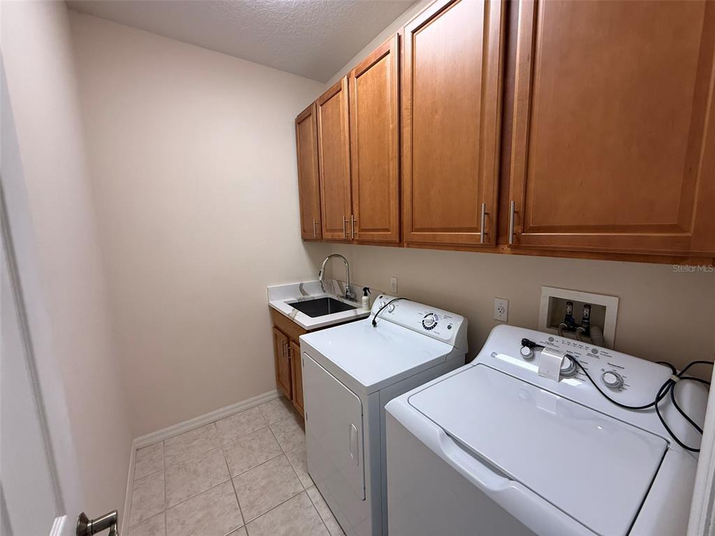 14163 Cattle Egret PIace Lakewood Ranch, FL 34202 - Photo 32 of 50 a utility room with dryer and washer
