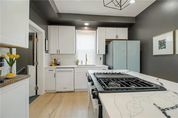 $485,000 | 910 West Waldo Avenue, Independence, MO 64050