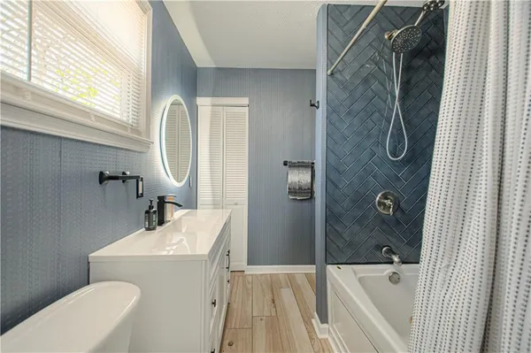 $485,000 | 910 West Waldo Avenue, Independence, MO 64050
