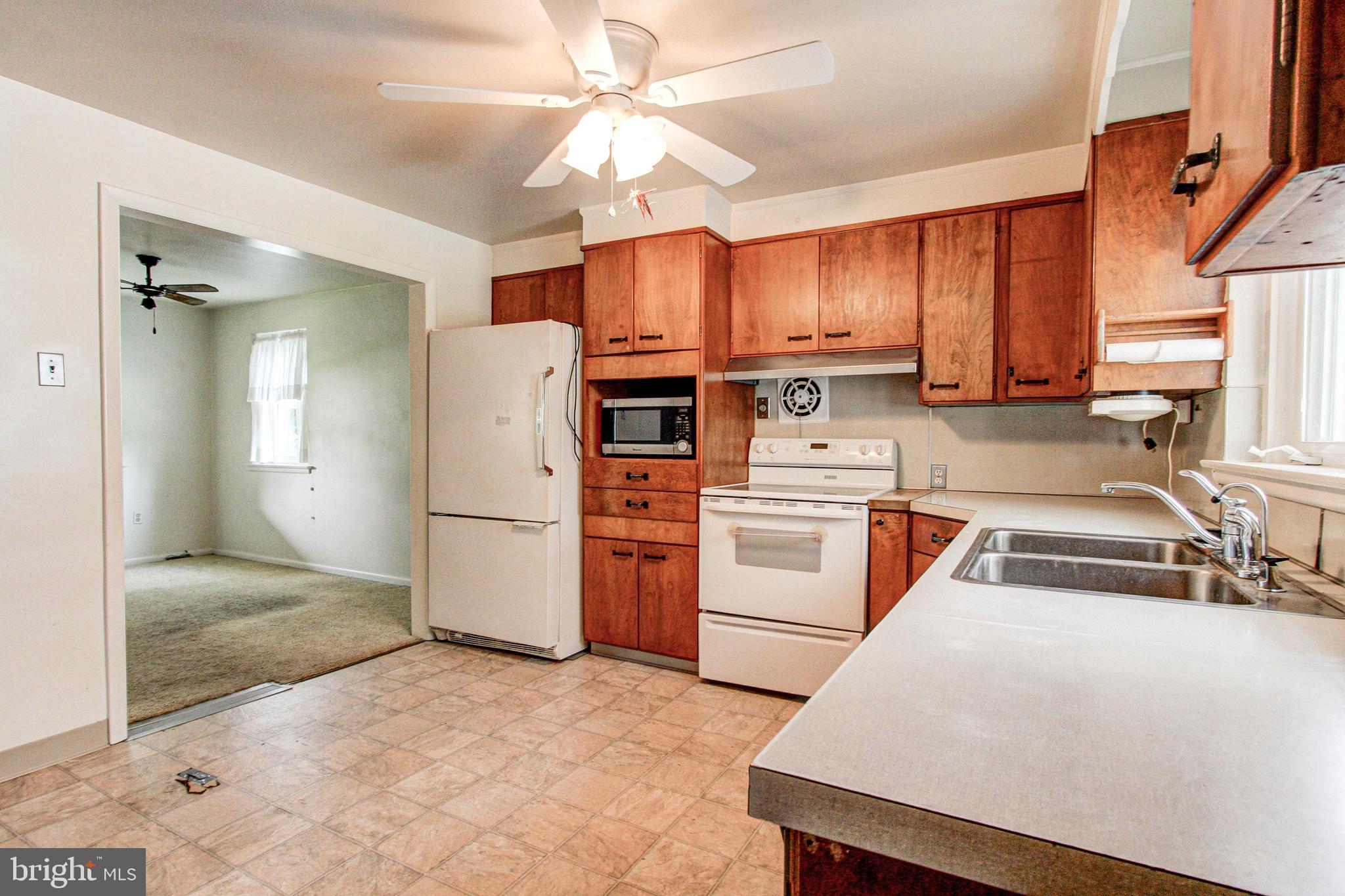 1024 Sparrow Road Audubon, PA 19403 - Photo 11 of 49 Kitchen