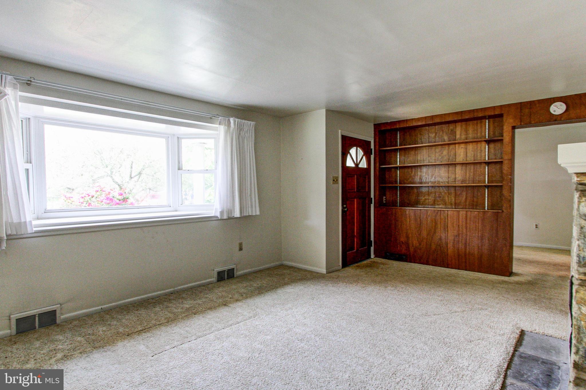 1024 Sparrow Road Audubon, PA 19403 - Photo 4 of 49 Living room