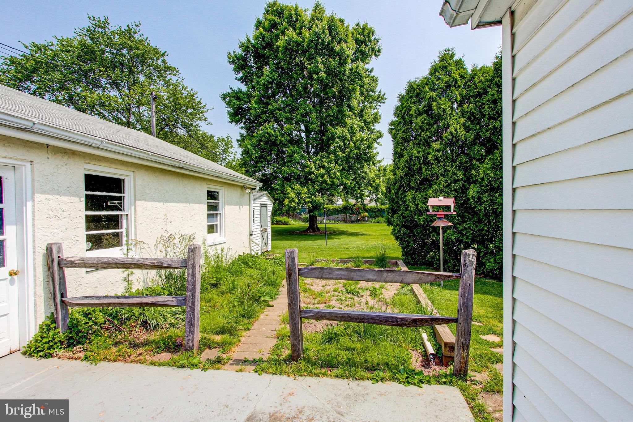 1024 Sparrow Road Audubon, PA 19403 - Photo 47 of 49 Rear yard