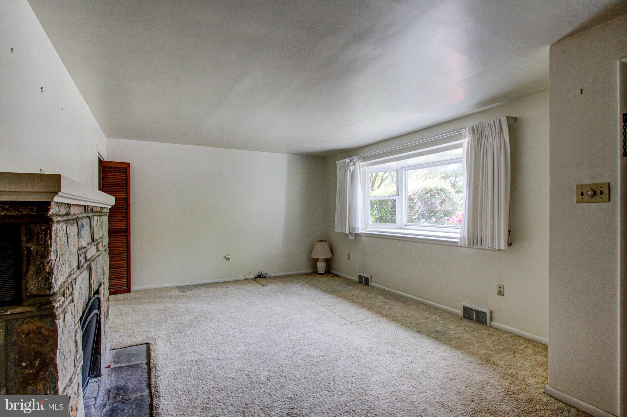 1024 Sparrow Road Audubon, PA 19403 - Photo 5 of 49 Living room