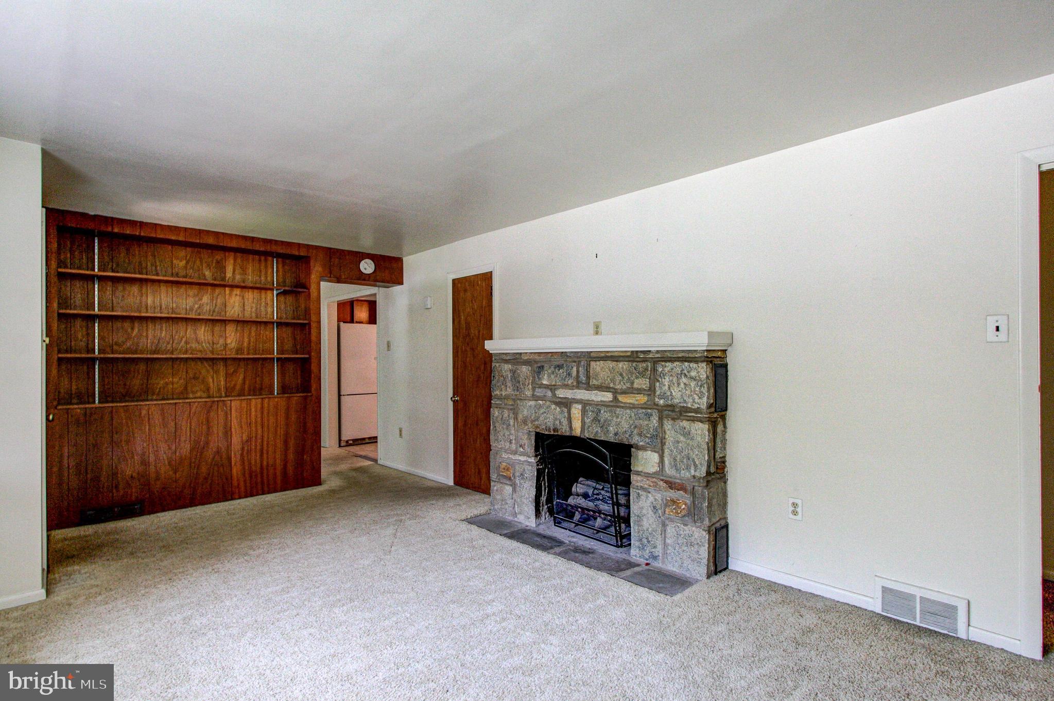 1024 Sparrow Road Audubon, PA 19403 - Photo 7 of 49 Living room