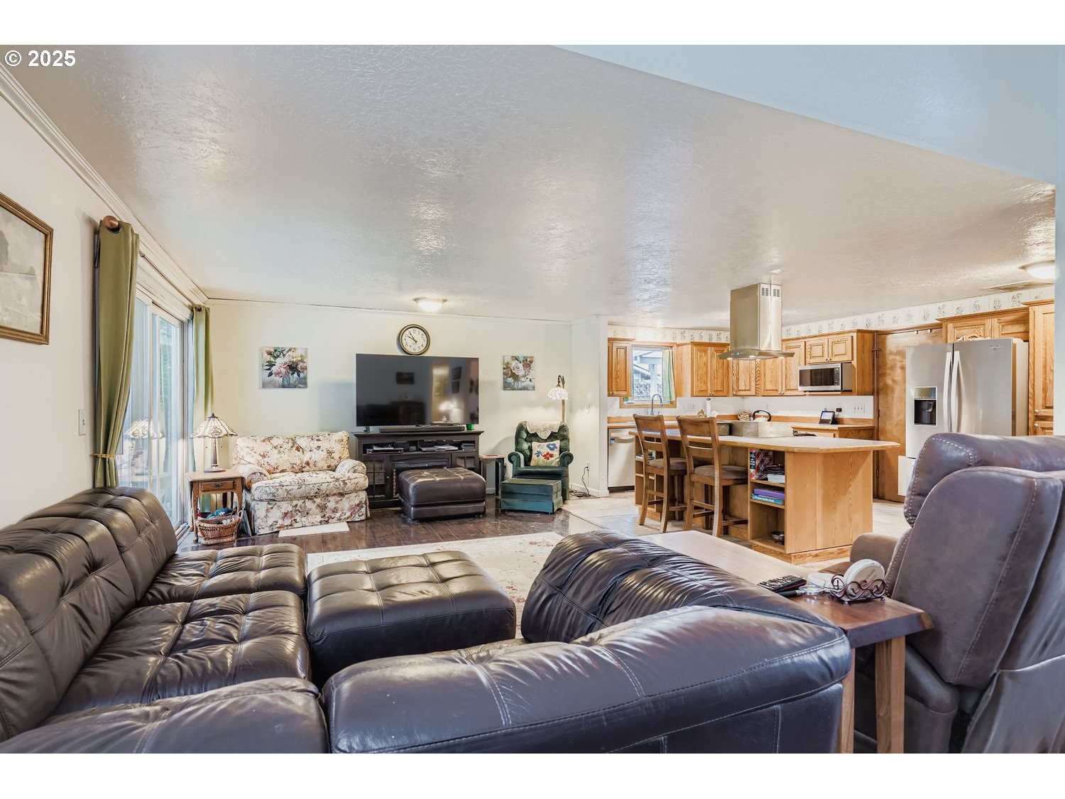 8295 Wheatland Road North Keizer, OR 97303 - Photo 12 of 48 Living Room