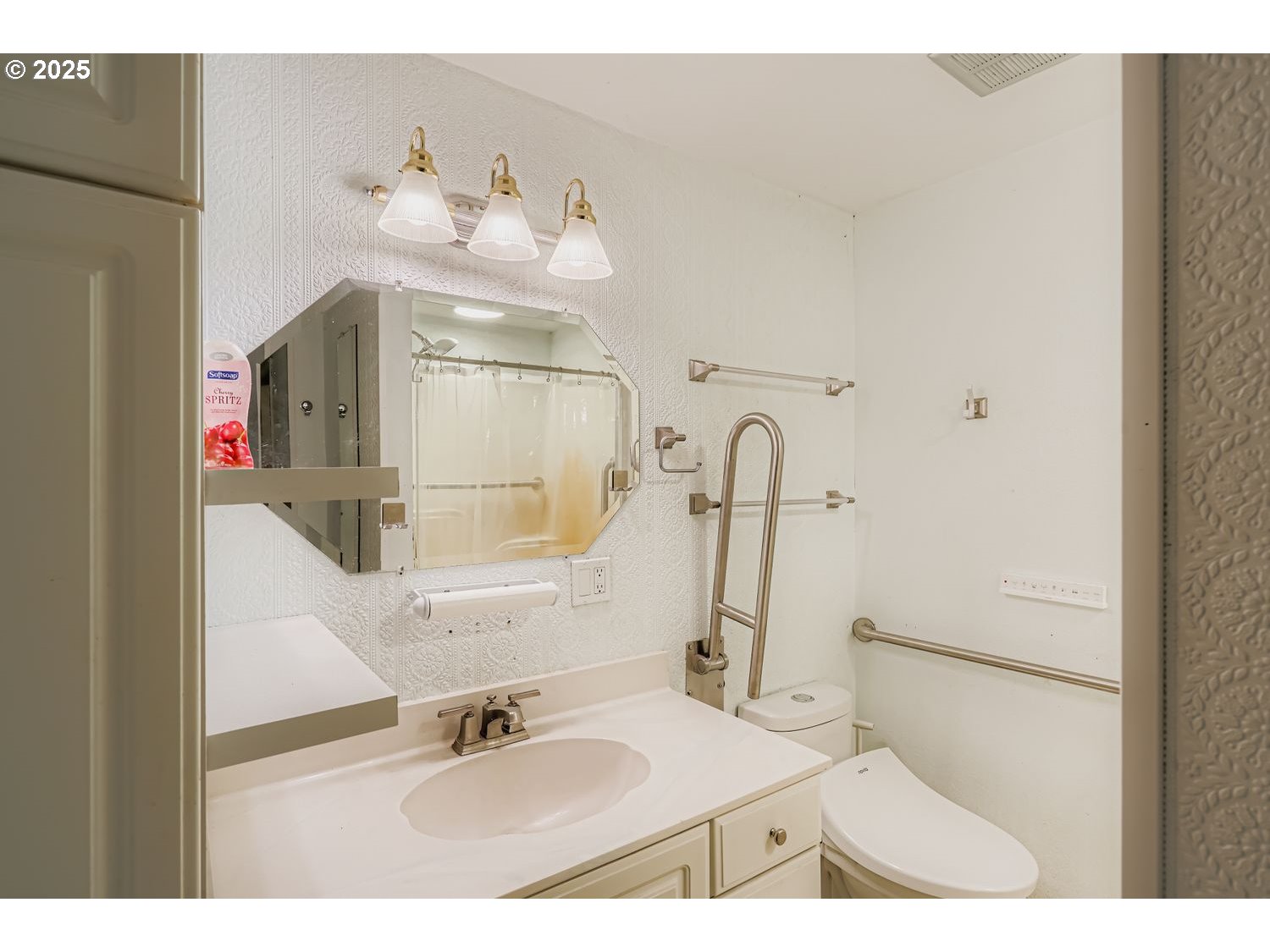 8295 Wheatland Road North Keizer, OR 97303 - Photo 25 of 48 Primary Bedroom