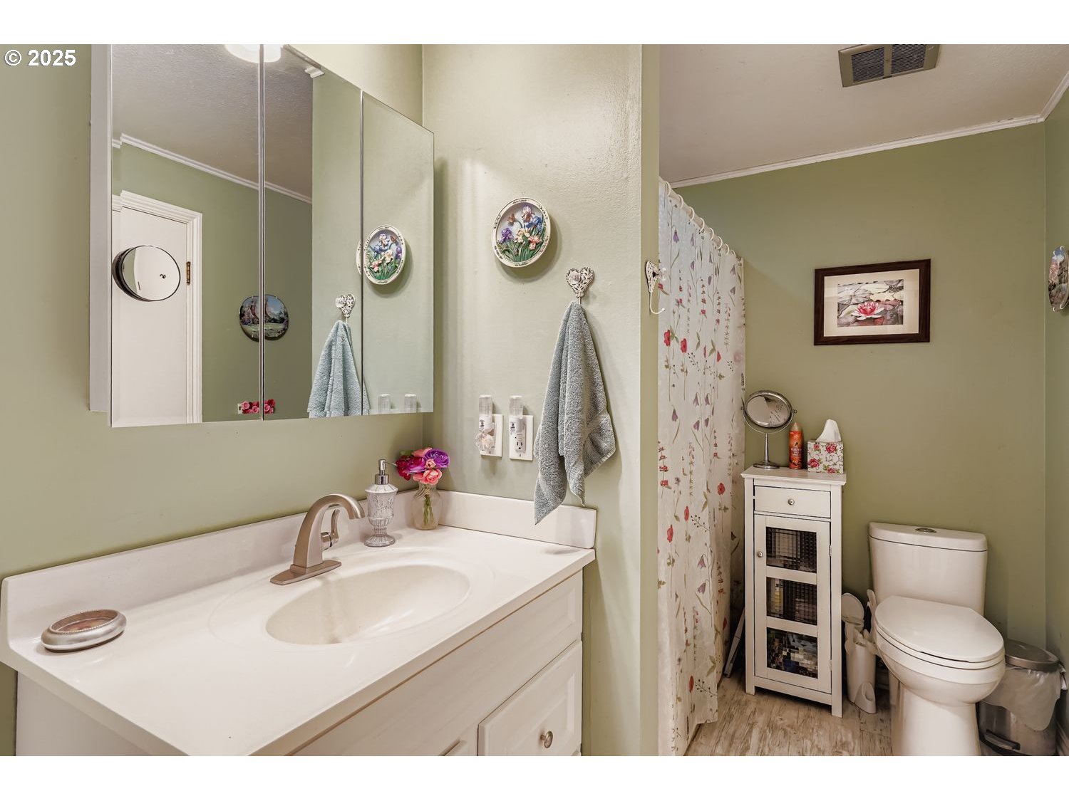 8295 Wheatland Road North Keizer, OR 97303 - Photo 32 of 48 Bathroom