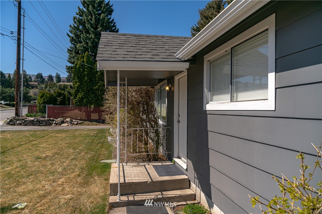 1502 Horselake Road Wenatchee, WA 98801 - Photo 4 of 22 Gallery Image 4