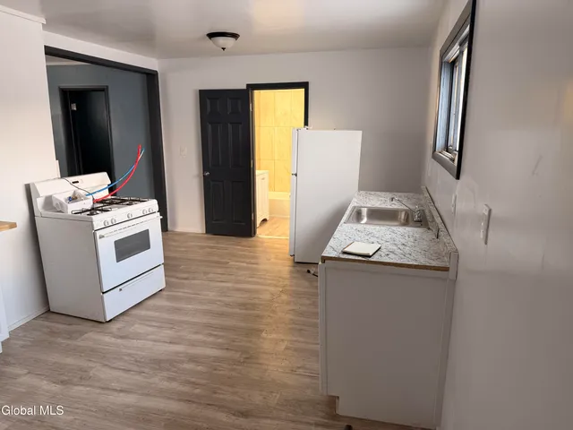 $1,200 | 54 Arch Street, Unit DOWN, Amsterdam, NY 12010