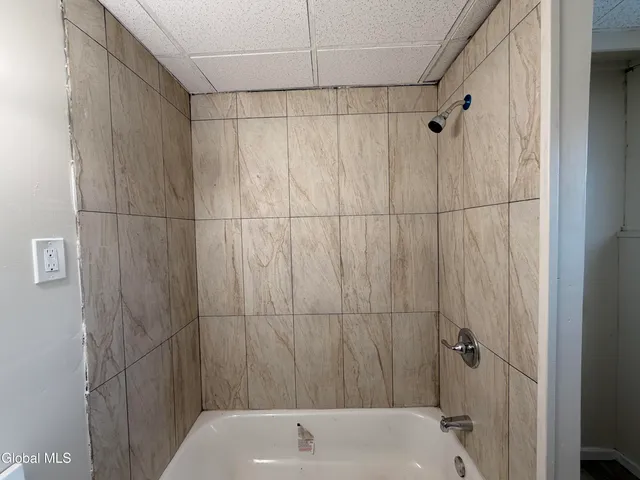 $1,200 | 54 Arch Street, Unit DOWN, Amsterdam, NY 12010