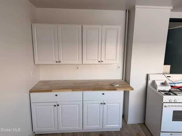 $1,200 | 54 Arch Street, Unit DOWN, Amsterdam, NY 12010