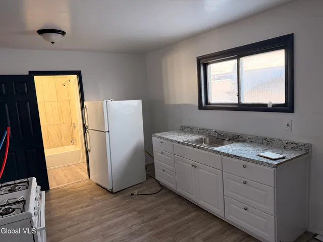 $1,200 | 54 Arch Street, Unit DOWN, Amsterdam, NY 12010