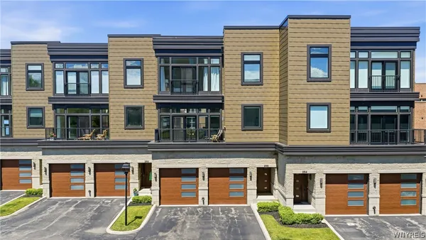 $999,000 | 266 Lakefront Boulevard, Buffalo, NY 14202