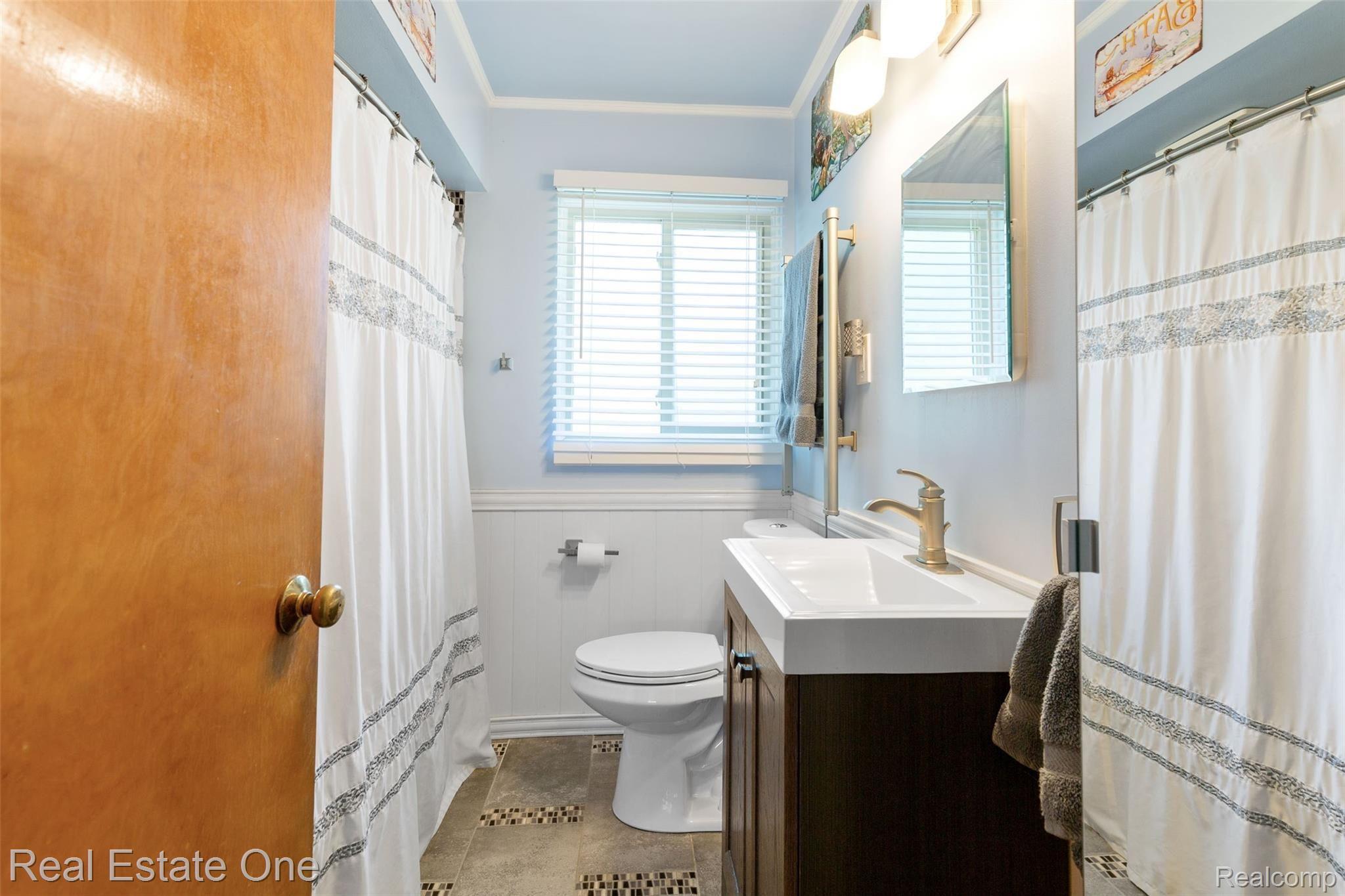 2916 Cumberland Road Berkley, MI 48072 - Photo 13 of 38 592A9505.jpg