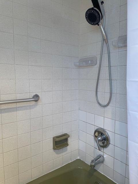 1210 Old Boynton Road, Unit 110 Boynton Beach, FL 33426 - Photo 14 of 15 Tub Shower