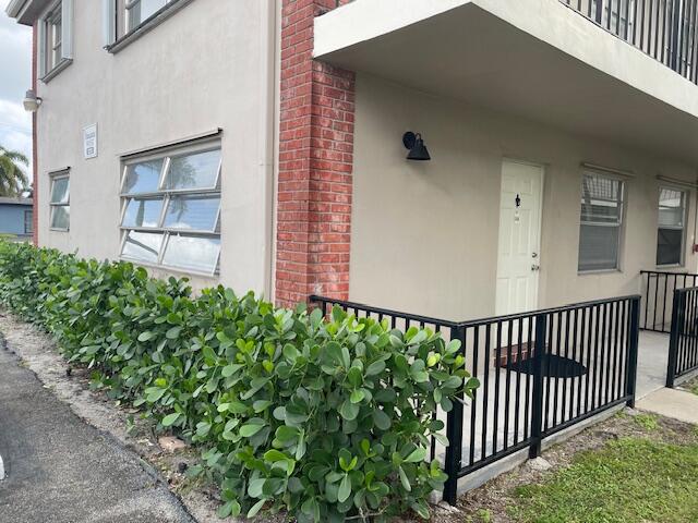 1210 Old Boynton Road, Unit 110 Boynton Beach, FL 33426 - Photo 2 of 15 Front side