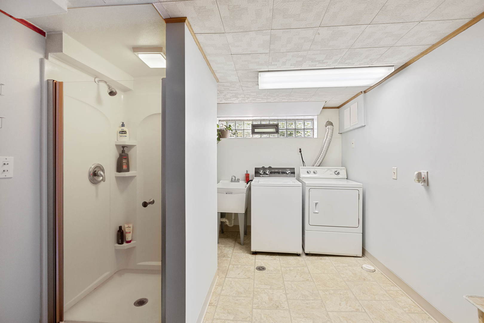 404 Selborne Road Riverside, IL 60546 - Photo 12 of 26 a bathroom with a sink a mirror and shower