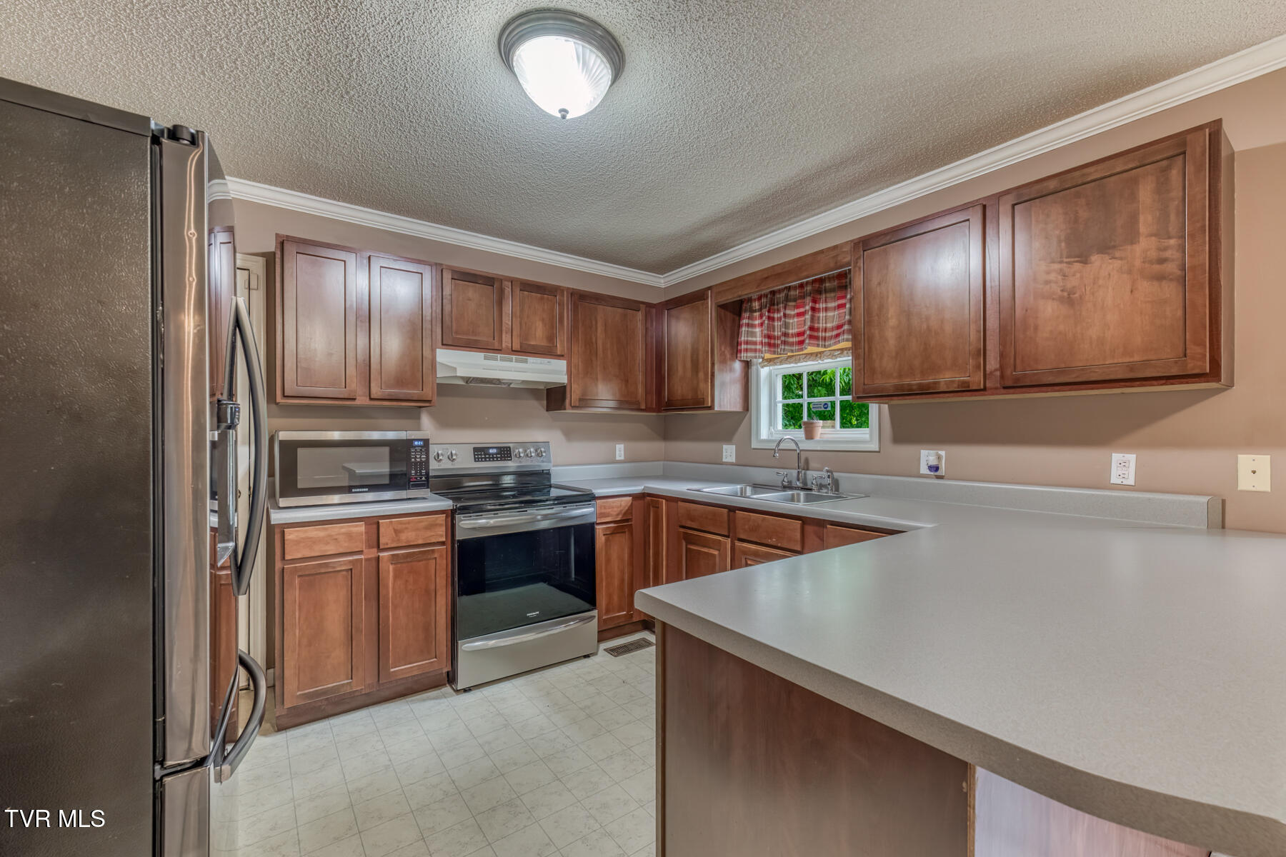 807 North Mohawk Drive Erwin, TN 37650 - Photo 10 of 39 807 N Mohawk Dr-10