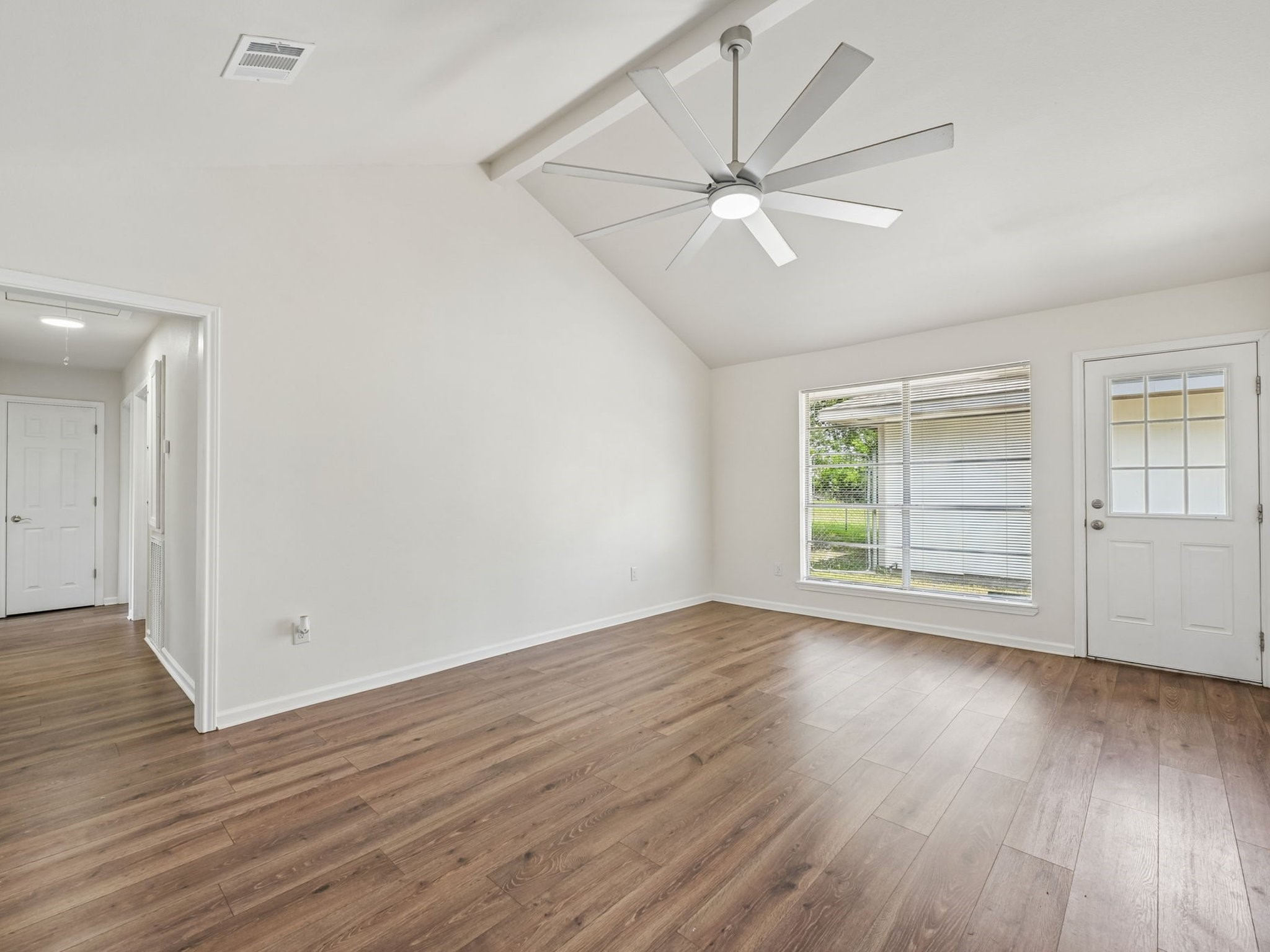 7110 Log View Drive Houston, TX 77040 - Photo 5 of 32