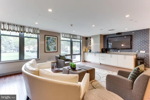 $4,900 | 1021 North Garfield Street, Unit 609, Arlington, VA 22201