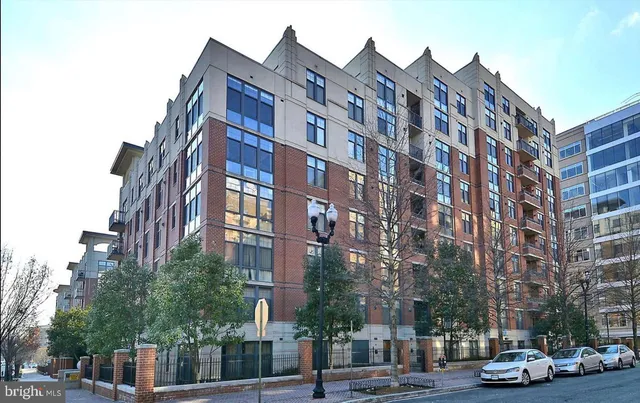$4,900 | 1021 North Garfield Street, Unit 609, Arlington, VA 22201
