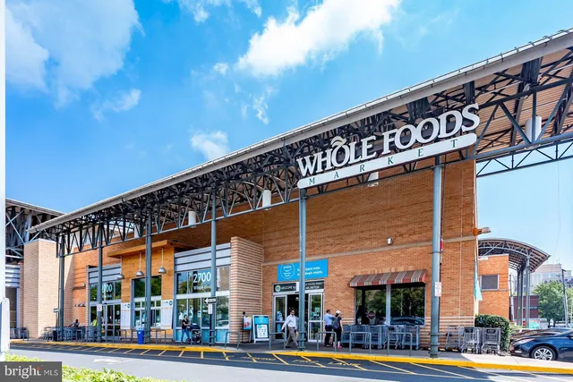 $4,900 | 1021 North Garfield Street, Unit 609, Arlington, VA 22201