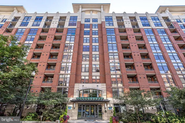 $4,900 | 1021 North Garfield Street, Unit 609, Arlington, VA 22201