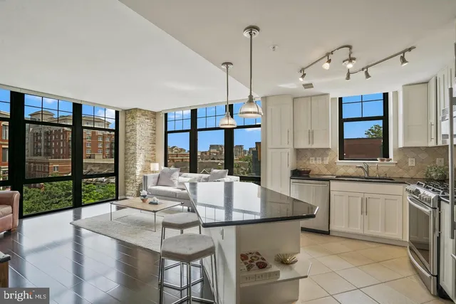 $4,900 | 1021 North Garfield Street, Unit 609, Arlington, VA 22201