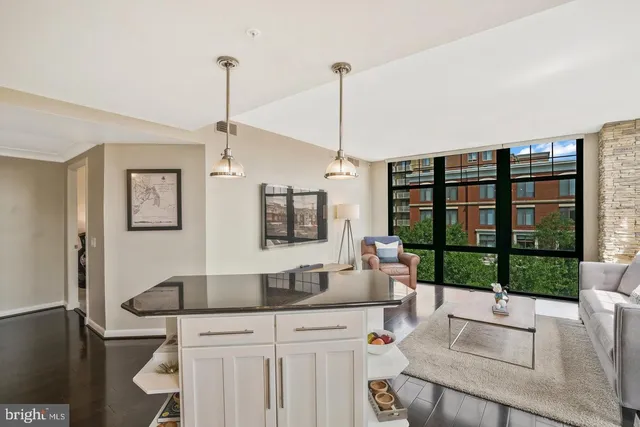 $4,900 | 1021 North Garfield Street, Unit 609, Arlington, VA 22201