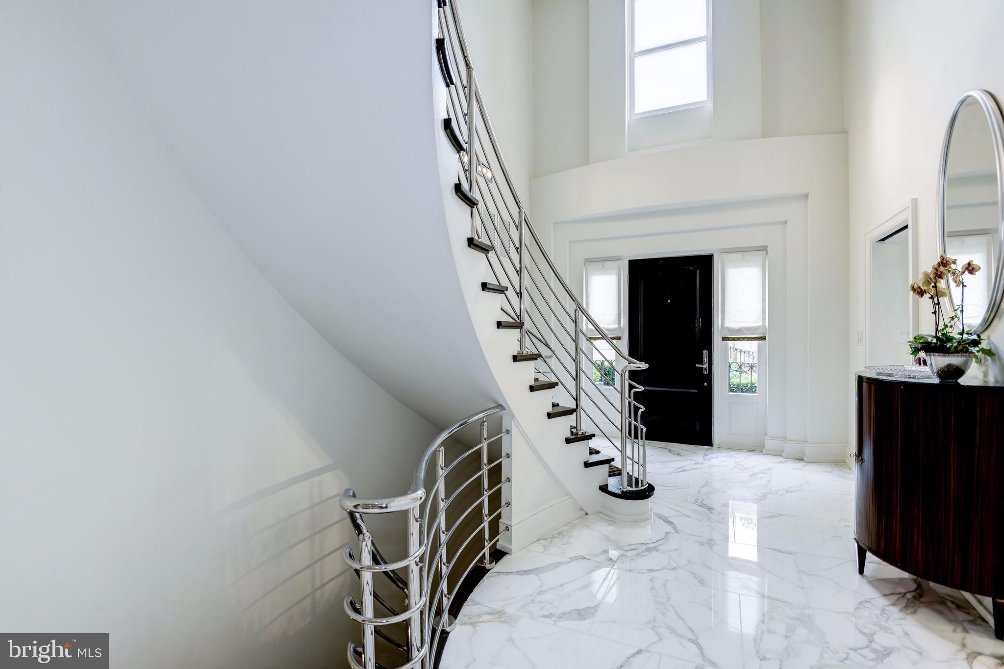 4620 Foxhall Crescent Northwest Washington, DC 20007 - Photo 4 of 49 Foyer