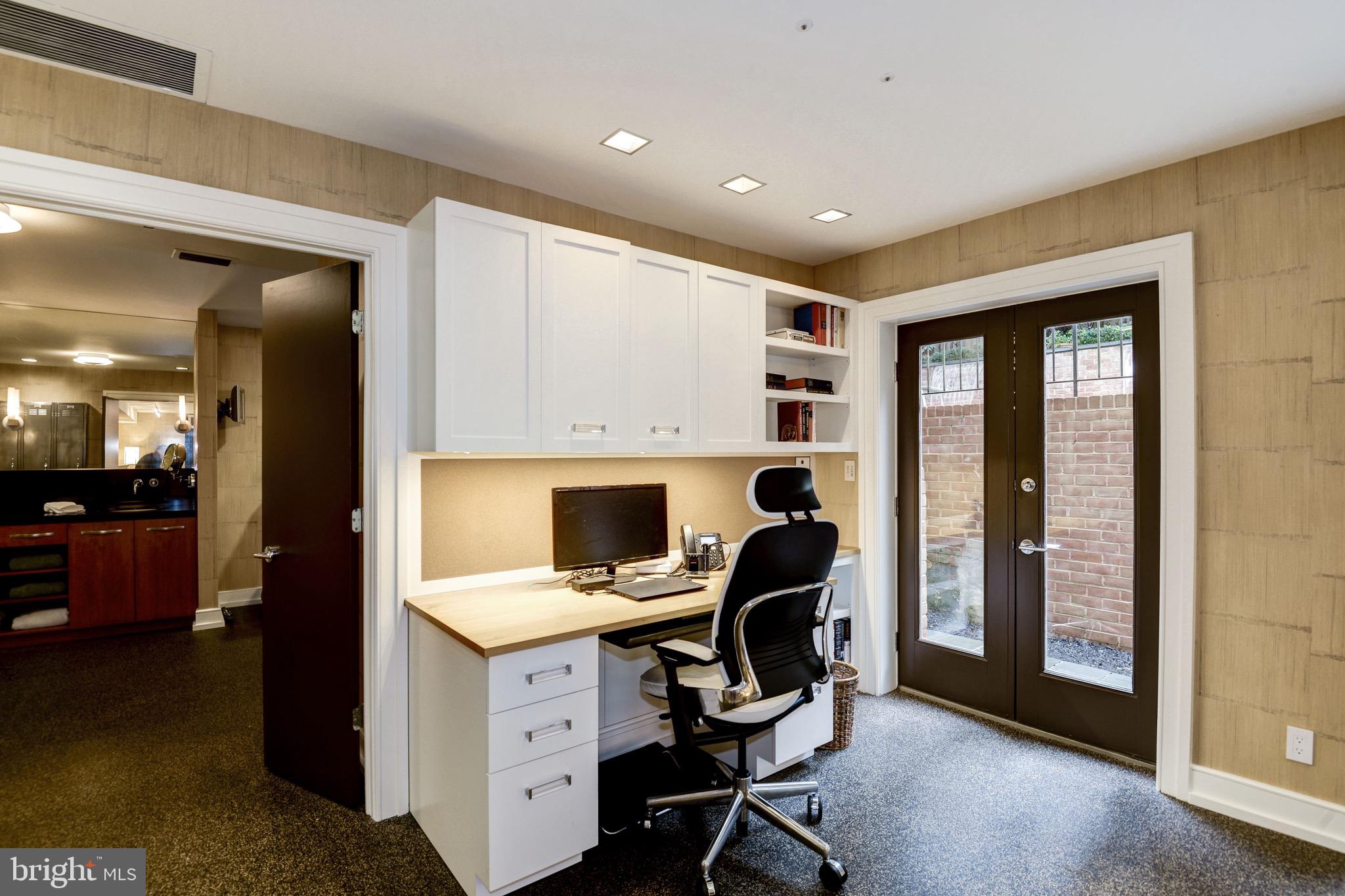 4620 Foxhall Crescent Northwest Washington, DC 20007 - Photo 35 of 49 Family Room