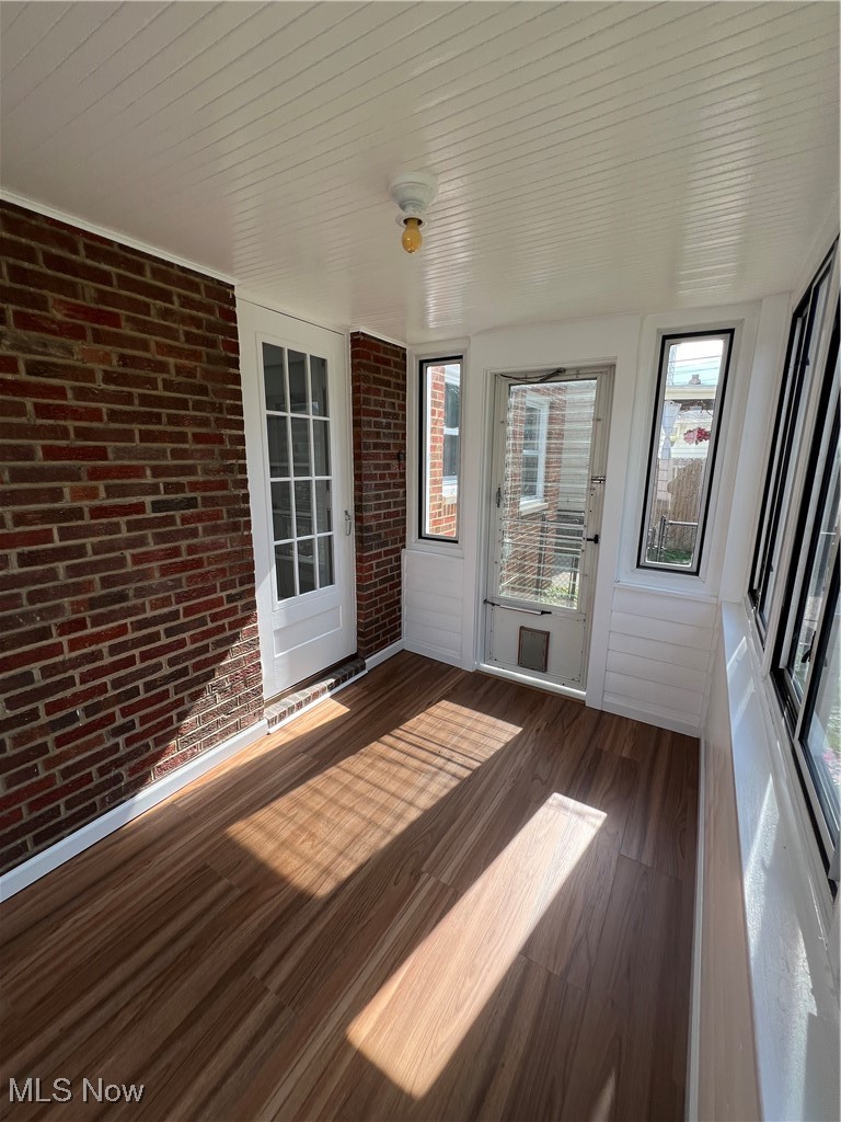4236 Ridgeview Road Cleveland, OH 44144 - Photo 11 of 22 1st floor sunroom with backyard access.
