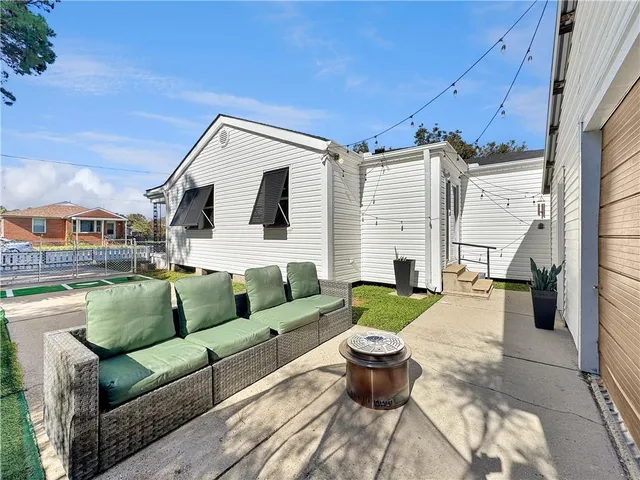 $224,500 | 2201 Lloyds Avenue, Chalmette, LA 70043