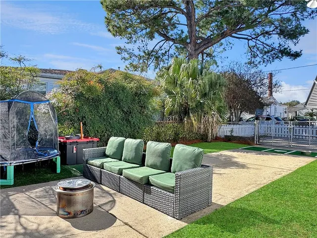 $224,500 | 2201 Lloyds Avenue, Chalmette, LA 70043