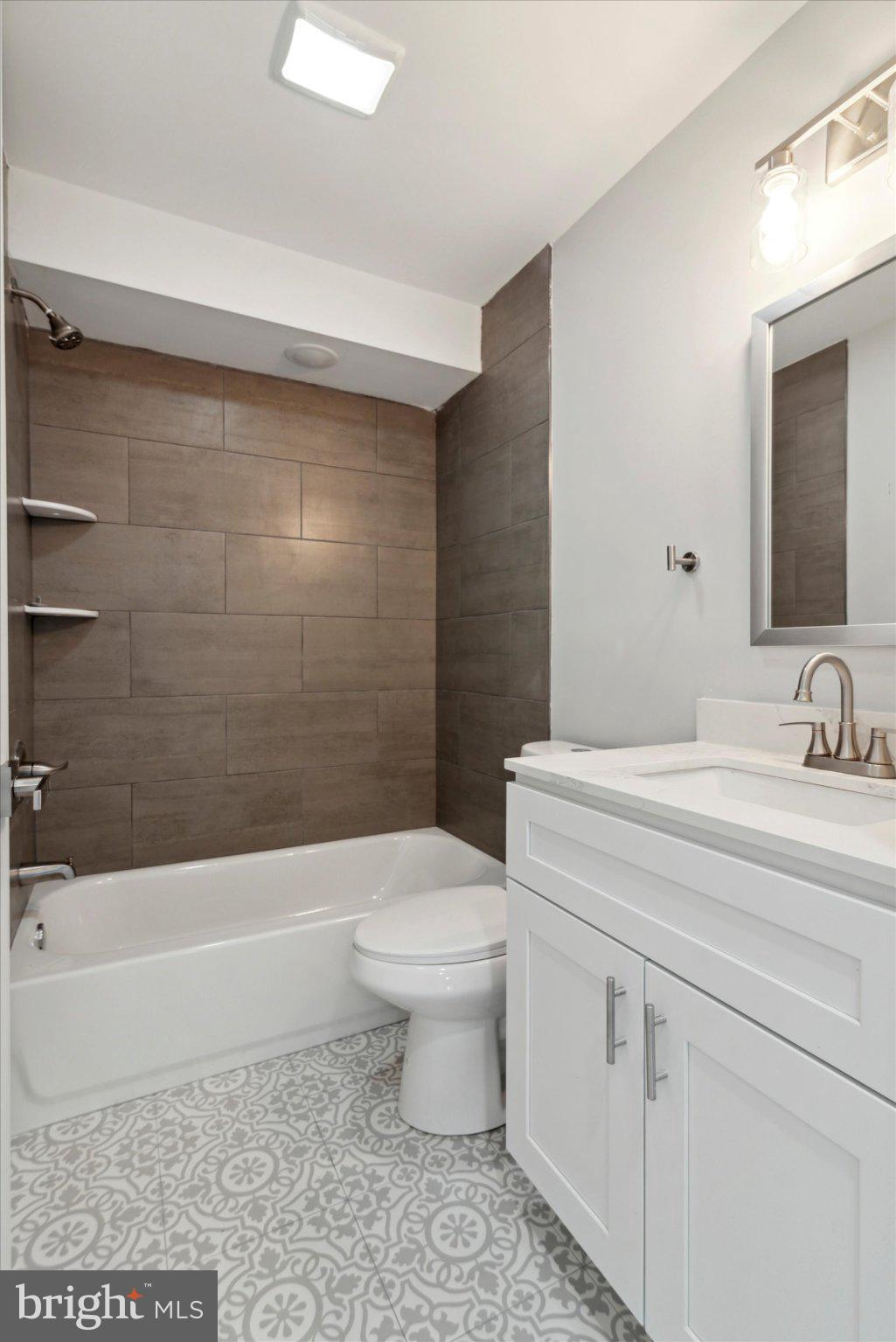 1600 Ridge Avenue Philadelphia, PA 19130 - Photo 20 of 26 Hall bathroom