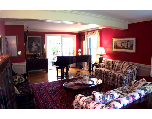 87 Providence Road Westford, MA 01886 - Photo 4 of 13 Gallery Image 4