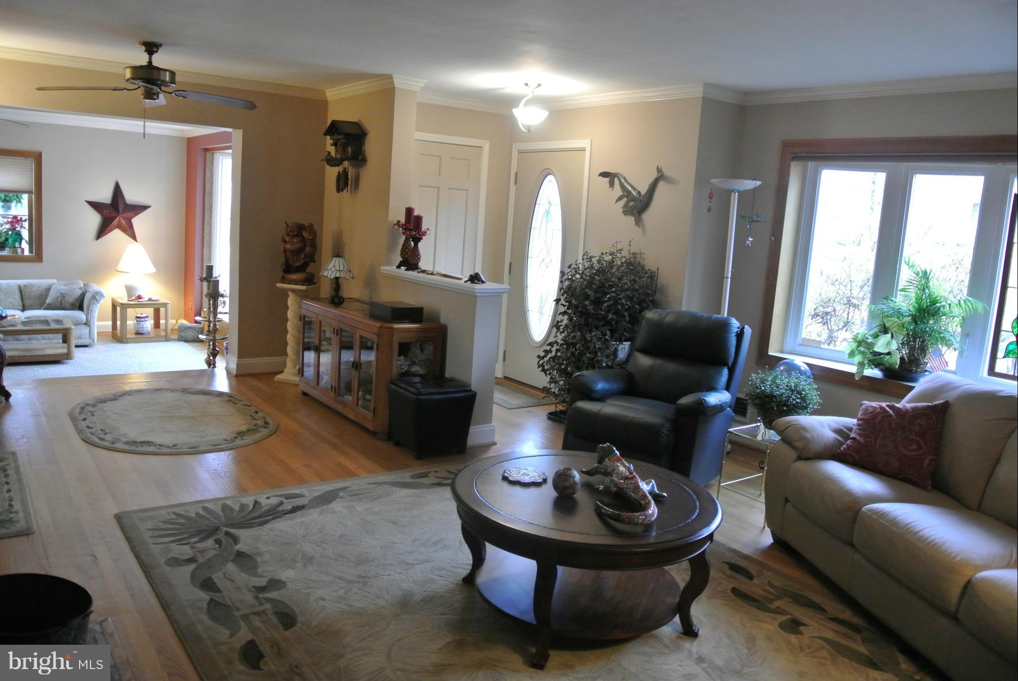 9200 Hines Road Baltimore, MD 21234 - Photo 14 of 23 Living Room