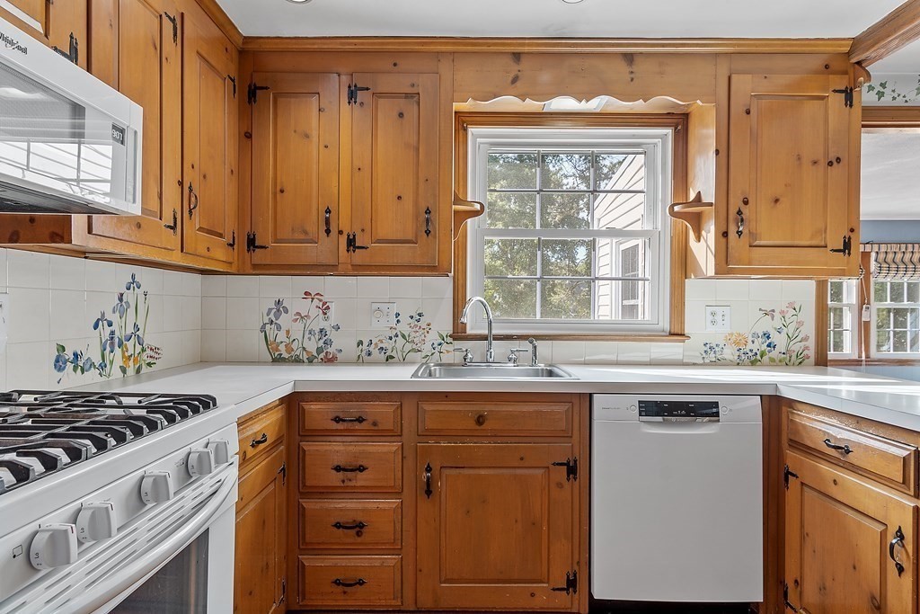 6 Bannister Road Andover, MA 01810 - Photo 11 of 42 Gallery Image 11