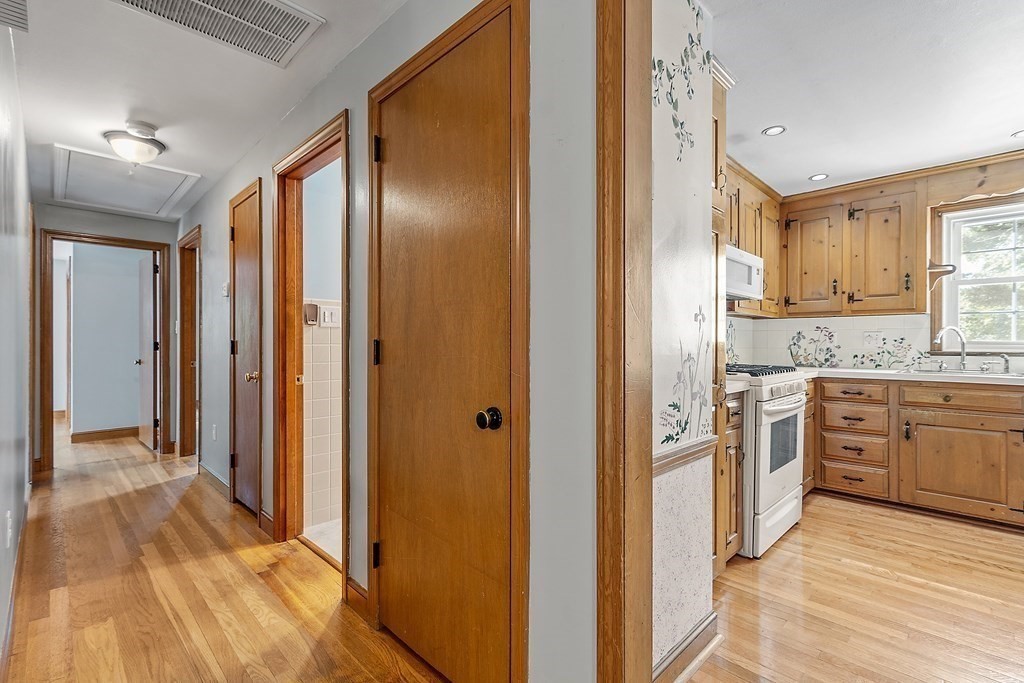 6 Bannister Road Andover, MA 01810 - Photo 17 of 42 Gallery Image 17