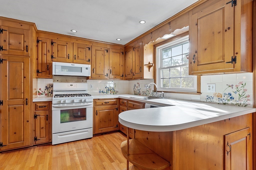 6 Bannister Road Andover, MA 01810 - Photo 10 of 42 Gallery Image 10